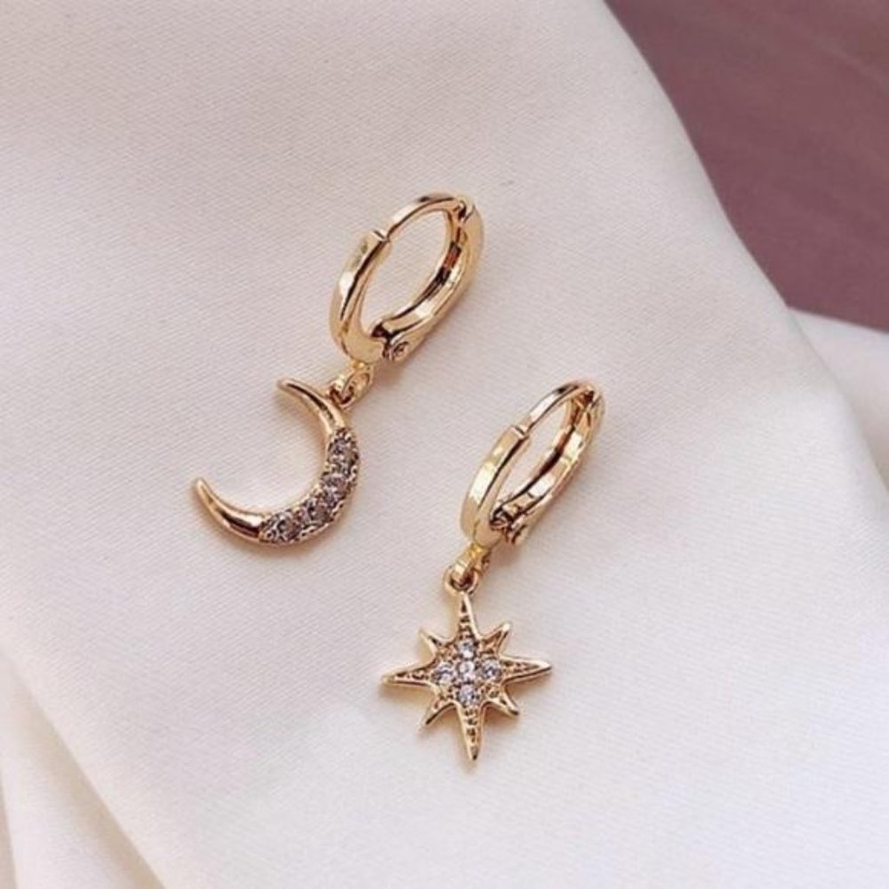 NEW 18K GOLD DIAMOND MOON STAR HOOPS - Picture 4 of 5